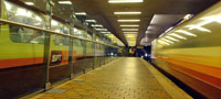 Glasgow Subway platform and train